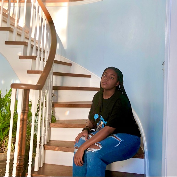 Meet your Posher, Toni - Picture 1 of 1